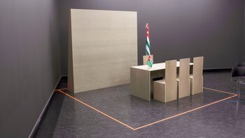 Abkhasias ambassade - AMBASSADEN: I seks dager holder en abkhasisk ambassade til i Bergen Kunsthall sine lokaler. Ambassaden er en del av kunstinstallasjonen 'The Secession Sessions'. - Foto: Bergen kunsthall/ Helene Lazaridis / 
